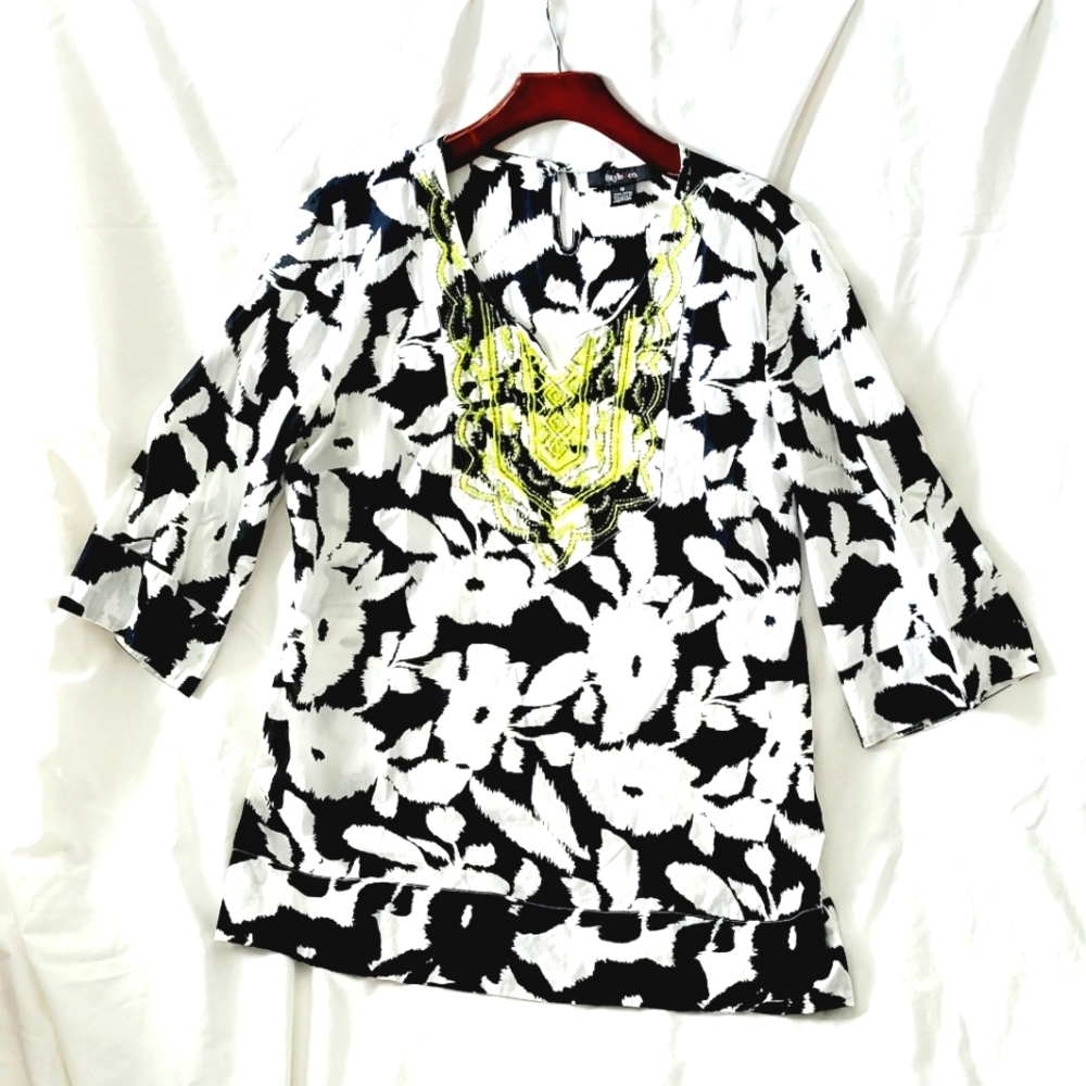 Style & co Black & White floral tunic w beads sz12